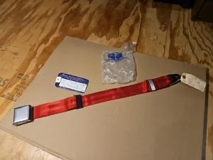 Beechcraft Seat Belt Latch Assembly 101-530604-97 Manufacture Date 5/85 Red